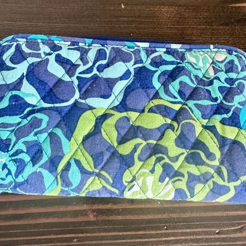 Vera Bradley Retired Katalina Blues Wallet & Cosmetic Bag Set